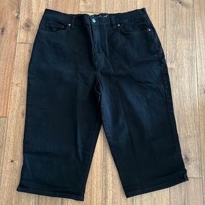 Gloria Vanderbilt black Jean shorts size 16